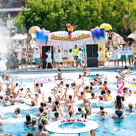 Oz Premium Resort Side